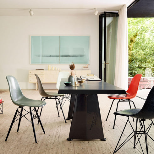 Cadeira Eames DSR em Fibra de Vidro / Base Preta